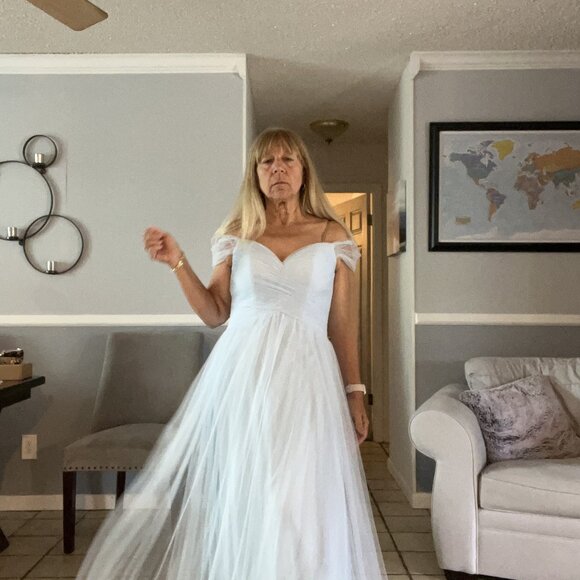 Prom Princess Ballgown in shimmery blue - Picture 1 of 11